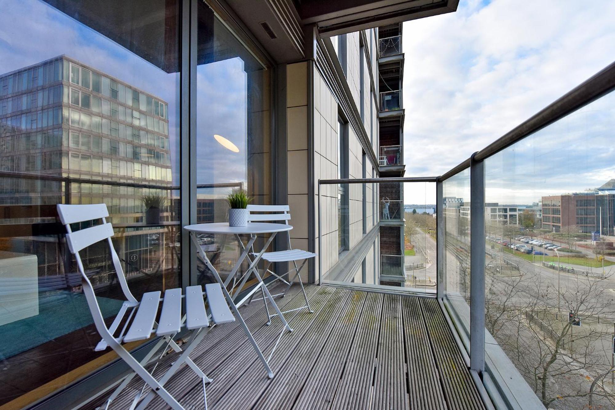The Vizion Serviced Apartments From Pincott Properties - Free Parking, Private Balcony, And Wifi Milton Keynes Buitenkant foto