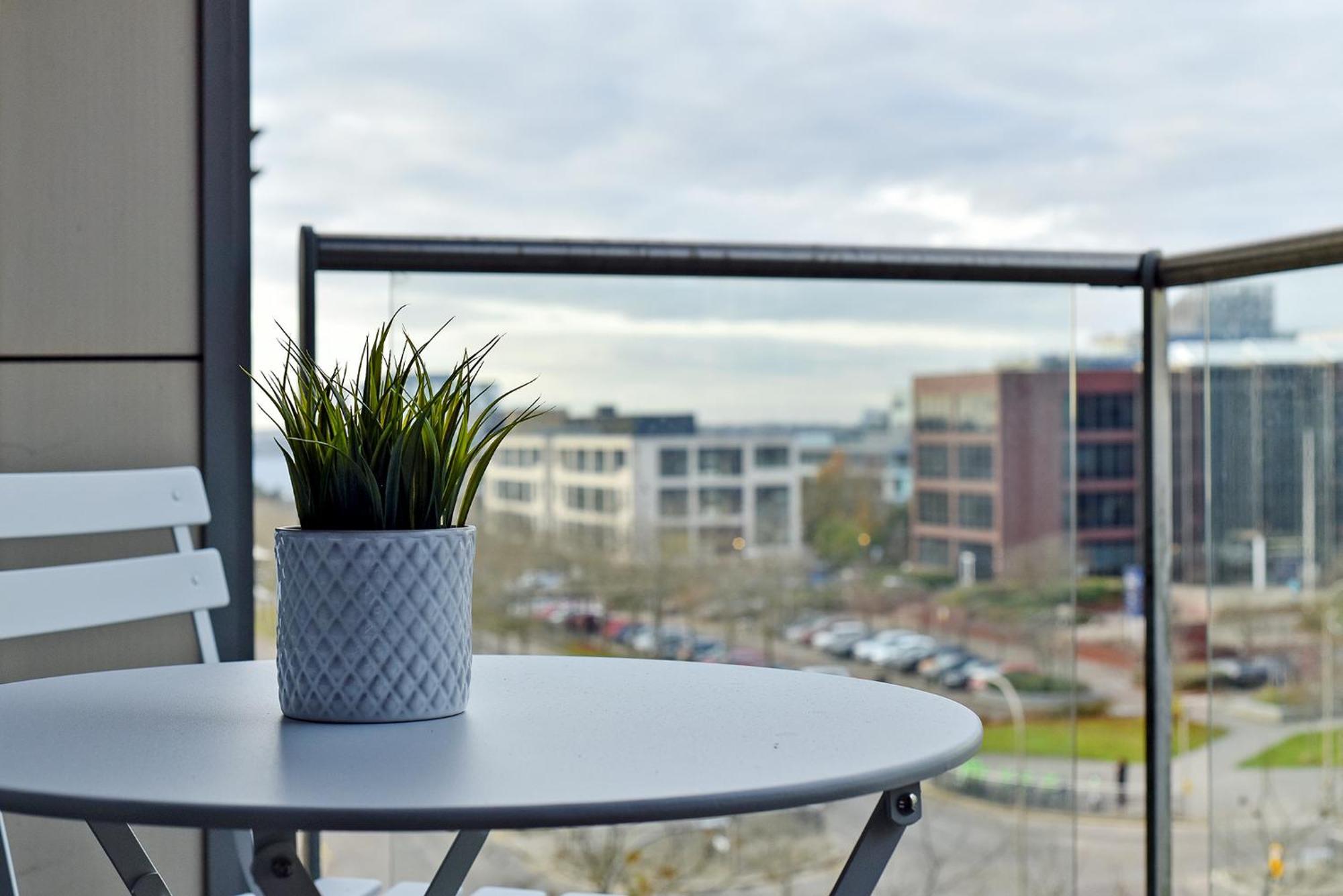 The Vizion Serviced Apartments From Pincott Properties - Free Parking, Private Balcony, And Wifi Milton Keynes Buitenkant foto