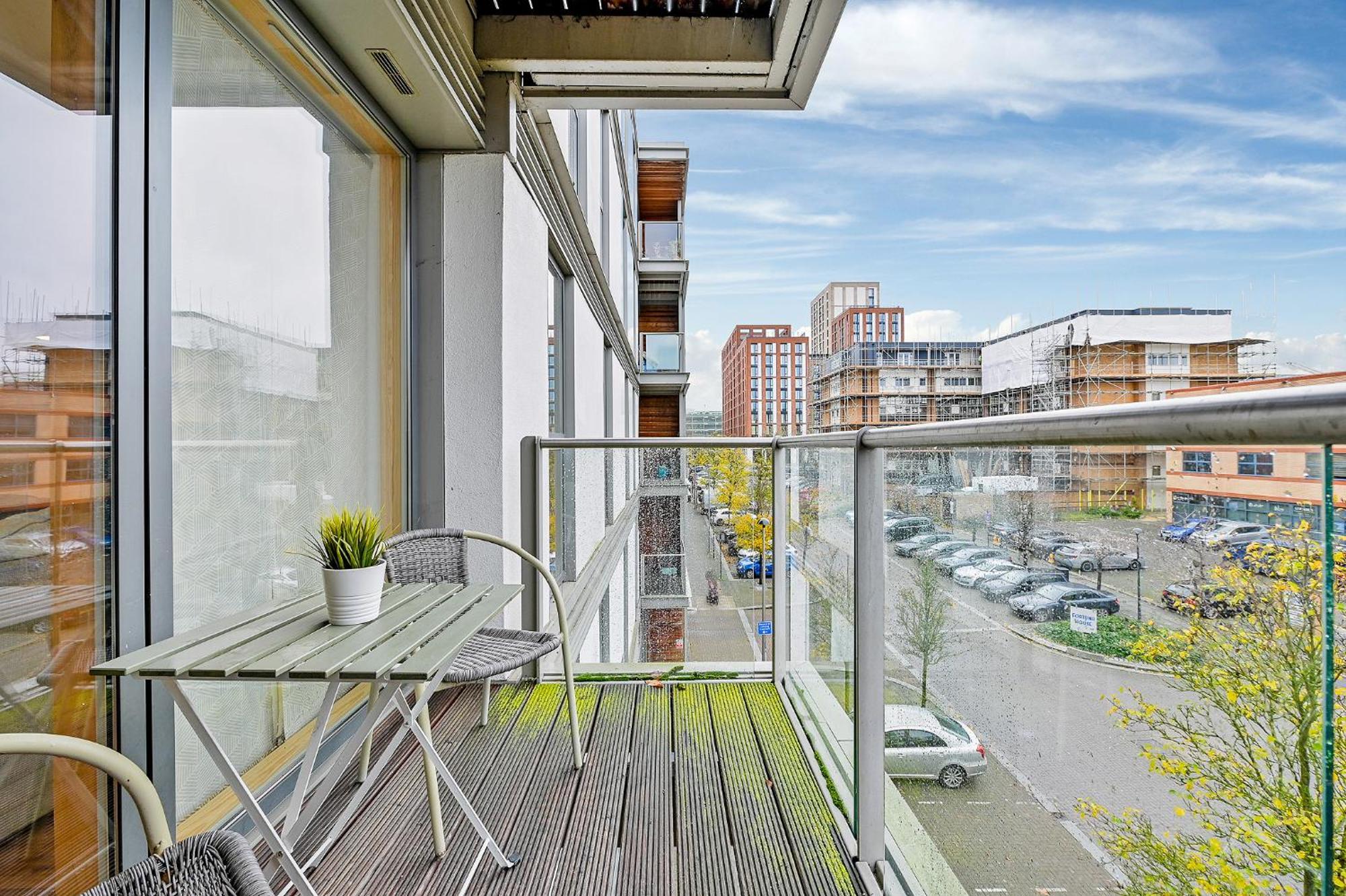 The Vizion Serviced Apartments From Pincott Properties - Free Parking, Private Balcony, And Wifi Milton Keynes Buitenkant foto